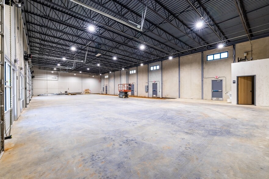 More Photos Of 4009 NW 164th Street, Edmond Industrial For Lease