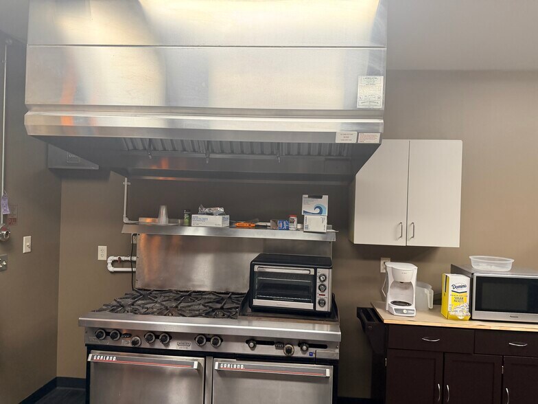 More Photos Of 408 E Washington St, Butler Office For Sale