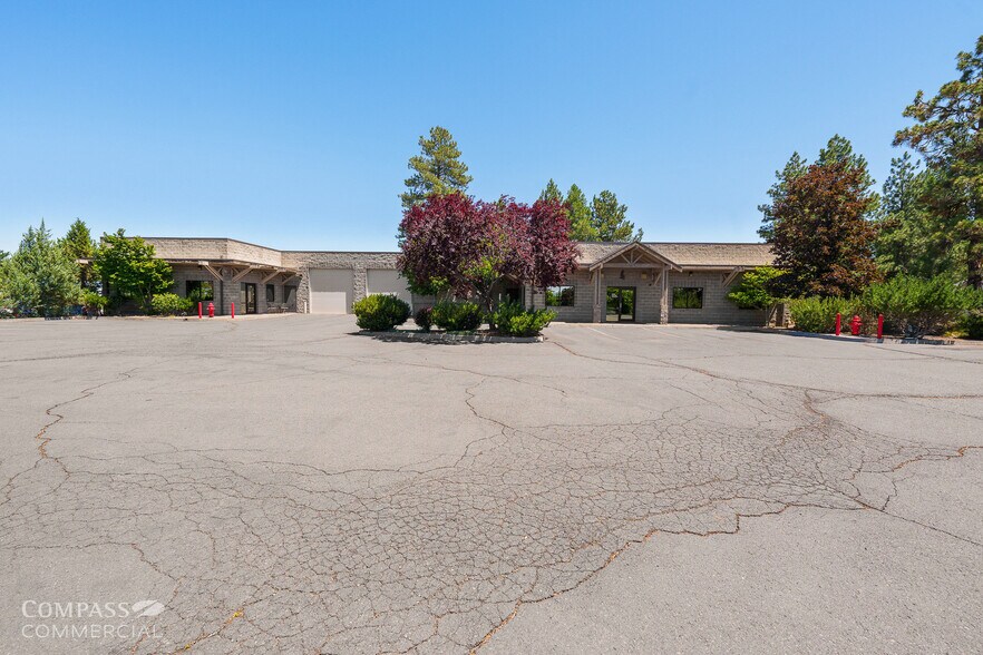 More Photos Of 720 SE Business Way, Bend Warehouse For Sale