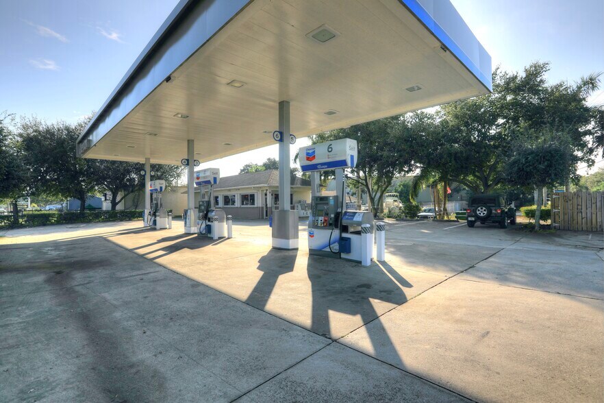 More Photos Of 755 4th St, Vero Beach Convenience Store For Sale