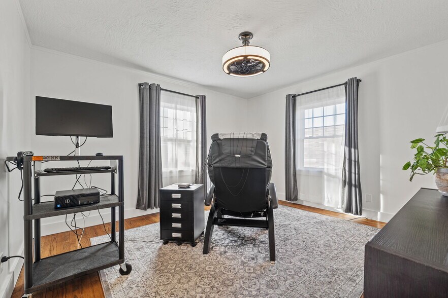 More Photos Of 2039 S Brentwood Blvd, Springfield Office For Sale