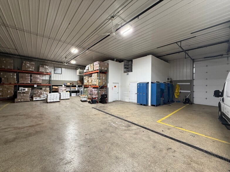 More Photos Of 90 Templeton Dr, Oswego Warehouse For Sale