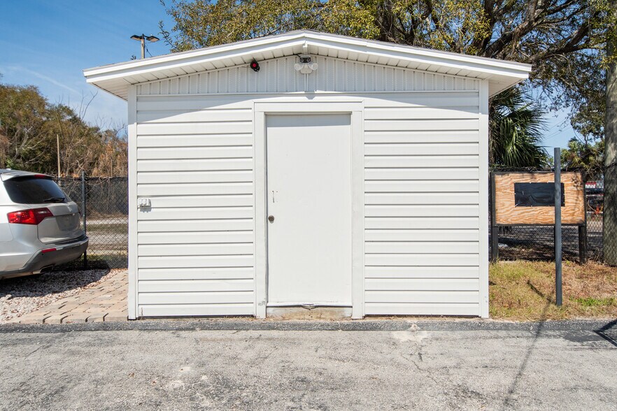 More Photos Of 7116 Rose Ave, Orlando Auto Dealership For Sale