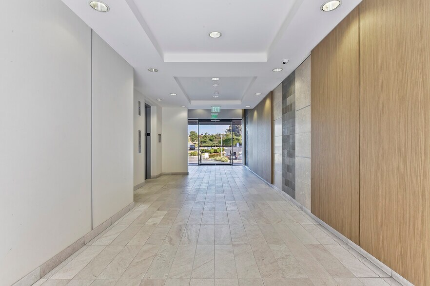 More Photos Of 5465 Morehouse Dr, San Diego Office For Lease