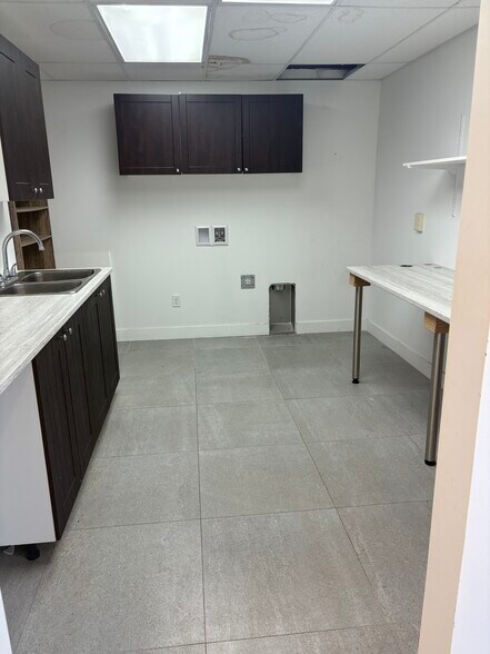 More Photos Of 1480 St Jarry E, Montréal General Retail For Lease