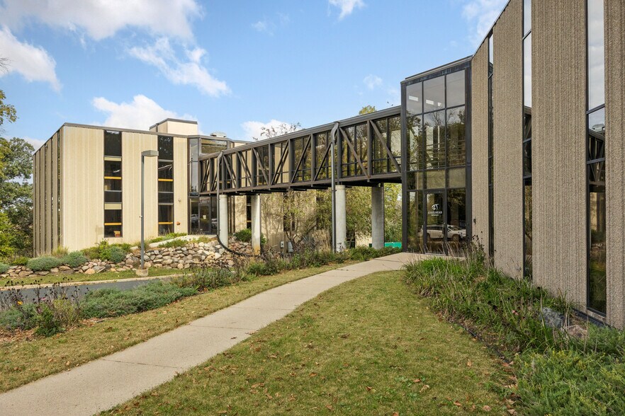 More Photos Of 1800 Pioneer Creek Ctr, Maple Plain Office For Lease