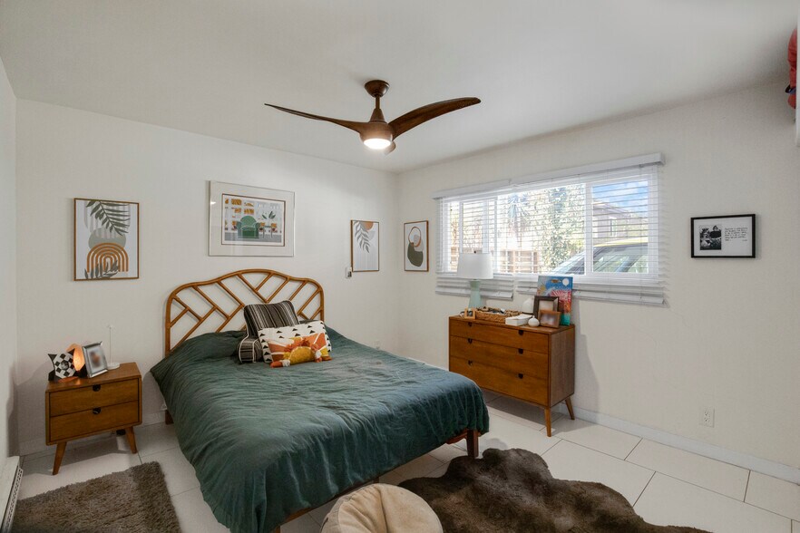 More Photos Of 1959 Grace Ave, Los Angeles Apartments For Sale