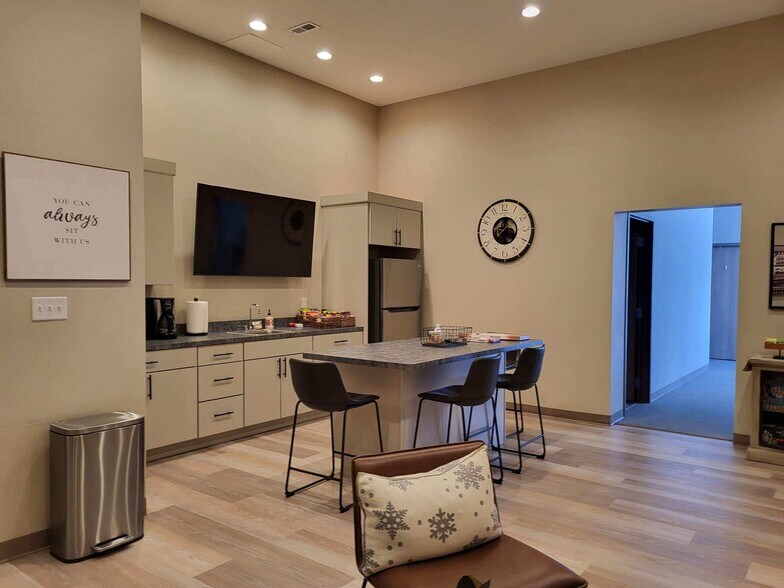 More Photos Of 21 E US Highway 30, Schererville Freestanding For Lease