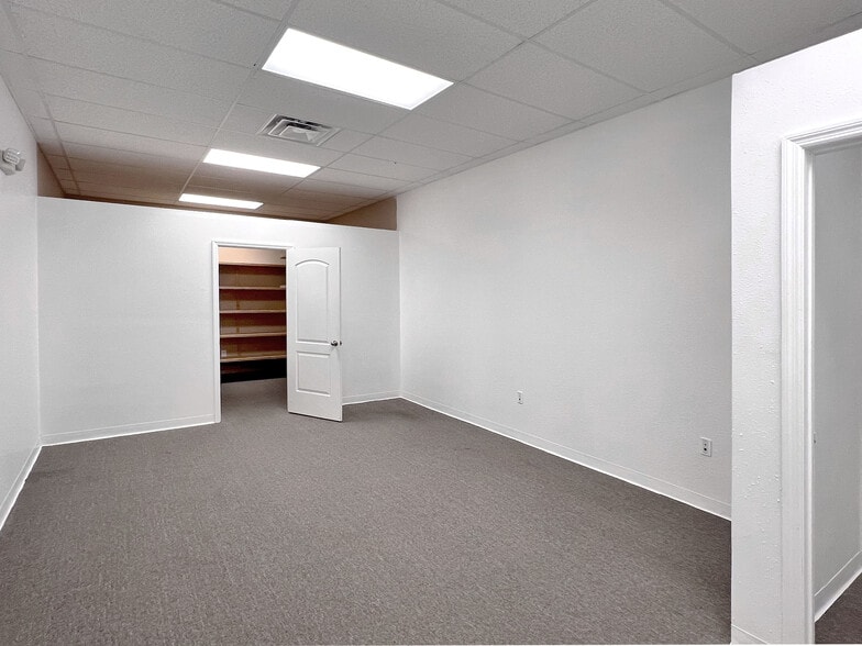 More Photos Of 130-132 W Central Ave, Winter Haven Storefront For Sale