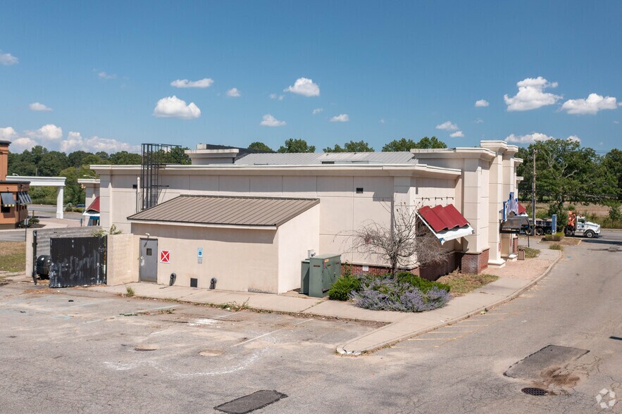 725 Merrick Ave, Westbury, NY 11590 Retail For Lease