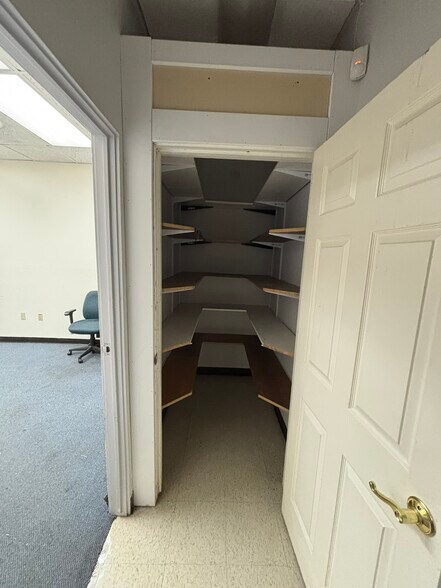 More Photos Of 625-725 San Aleso Ave, Sunnyvale Light Distribution For Lease