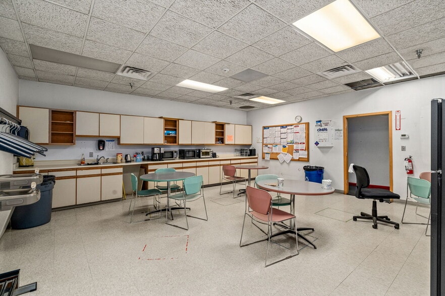 More Photos Of 225 Commerce Dr, Fort Collins Warehouse For Sale