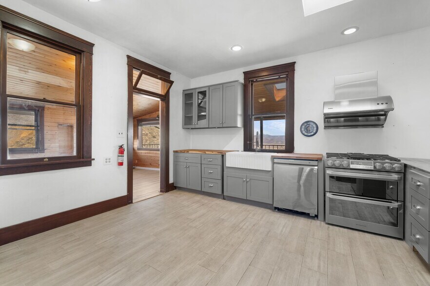 More Photos Of 222 First Ave, Jerome Multifamily For Sale