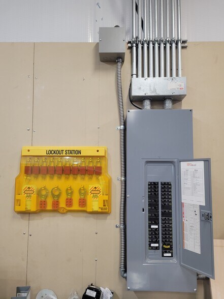 More Photos Of 604 Bonita Dr, Blanco Industrial For Lease