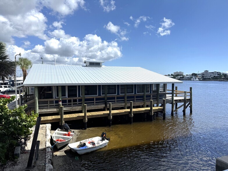 More Photos Of 700 Fishermans Wharf, Fort Myers Beach Office For Sale