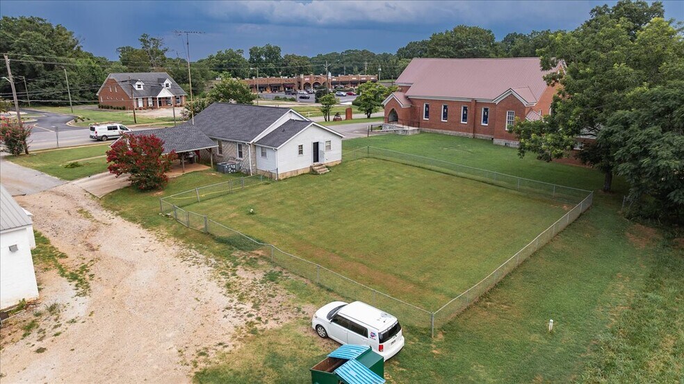 More Photos Of 317 General Daniel Ave N, Danielsville General Retail For Sale
