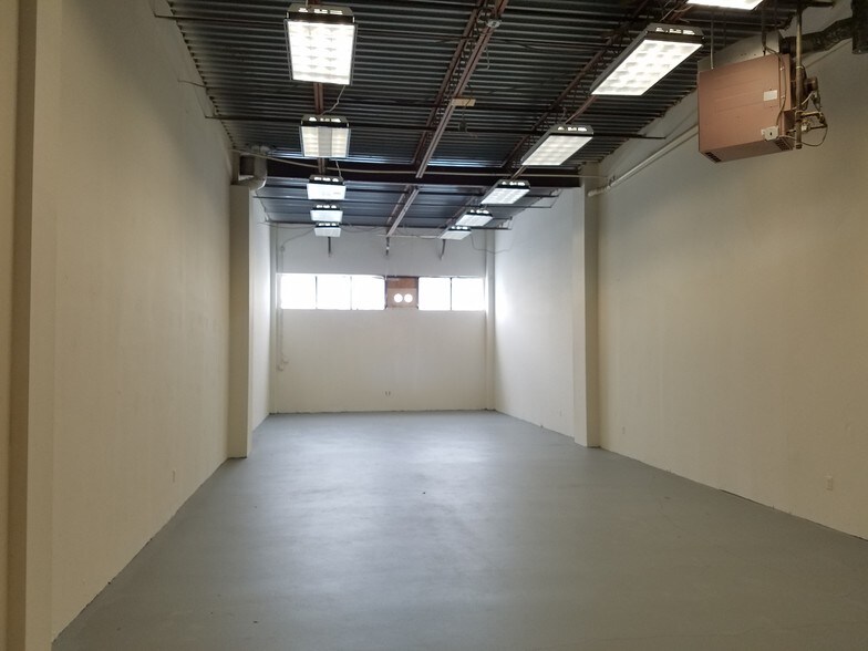 More Photos Of 18775 N Frederick Rd, Gaithersburg Warehouse For Lease