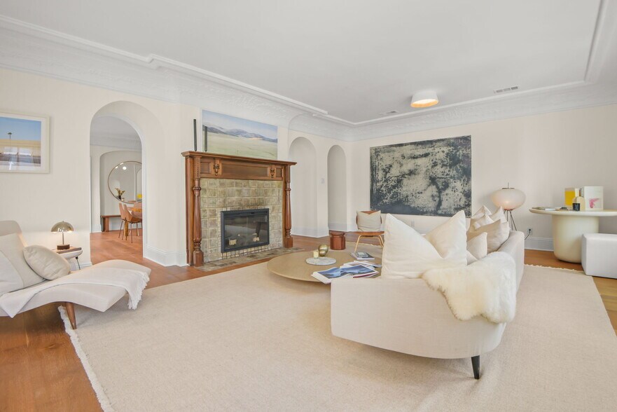 More Photos Of 320 S Kingsley Dr, Los Angeles Apartments For Sale