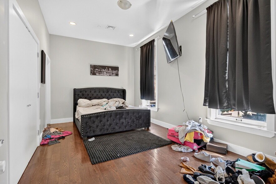 More Photos Of 83 Beaver St, Albany Apartments For Sale