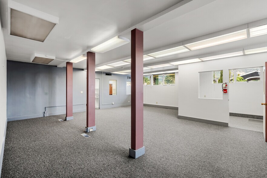 More Photos Of 125 NE Manzanita Ave, Grants Pass Medical For Sale