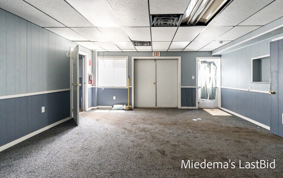 More Photos Of 1633 S Hanover, Hastings Auto Repair For Sale