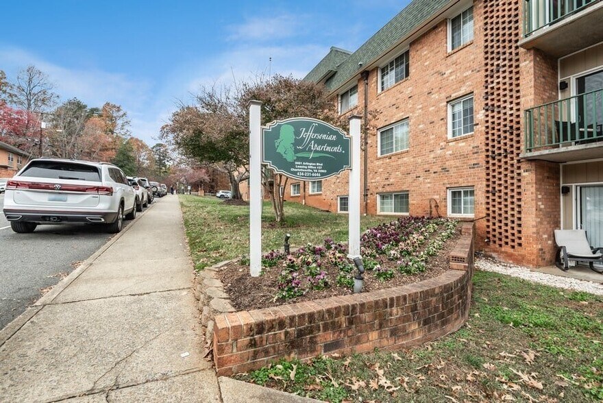 More Photos Of 2401 Arlington Blvd, Charlottesville Apartments For Sale