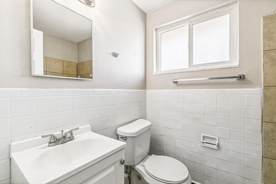 More Photos Of 1592 Lansing St, Aurora Apartments For Sale