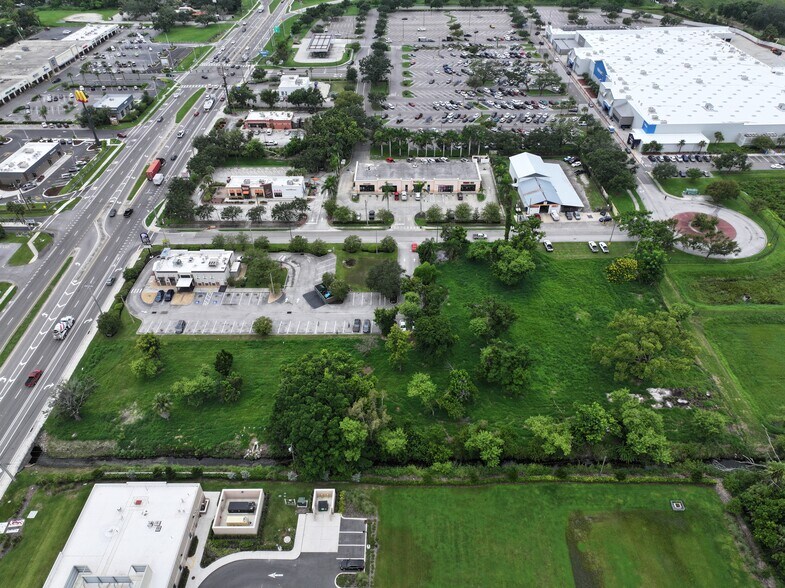 More Photos Of 640 10th St E, Palmetto Land For Lease