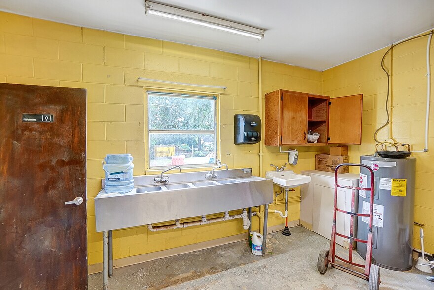 More Photos Of 6987 New Haven Rd, Harrison Restaurant For Sale