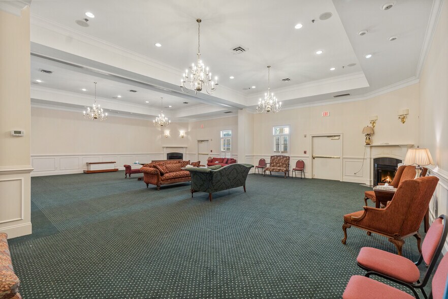 More Photos Of 300 N Tennessee Ave, Etowah Funeral Home For Sale