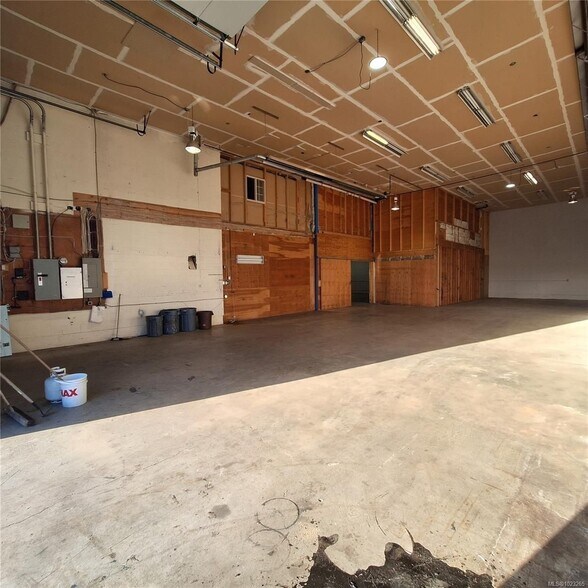 More Photos Of 3043 Barons Rd, Nanaimo Industrial For Sale
