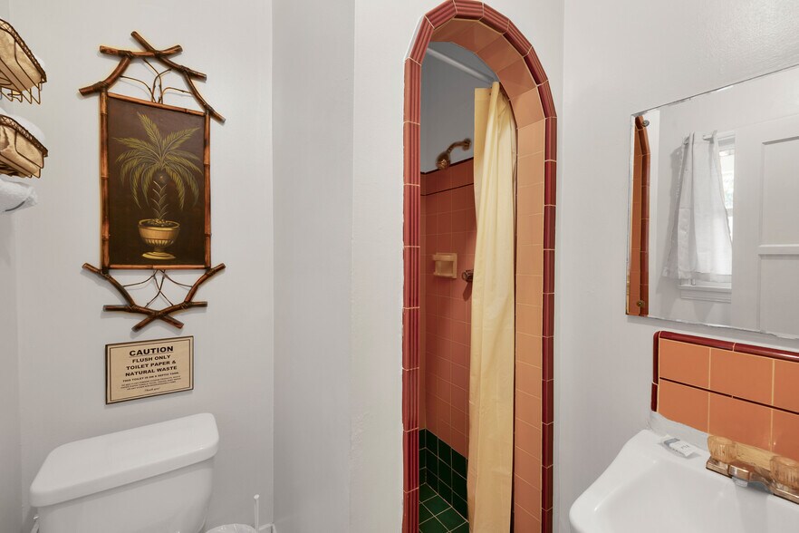 More Photos Of 12117 Sierra Hwy, Santa Clarita Hotel For Sale