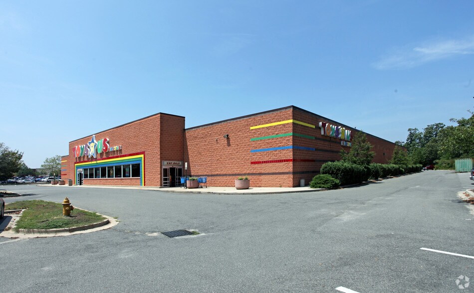 More Photos Of 11055 Mall Cir, Waldorf Freestanding For Lease