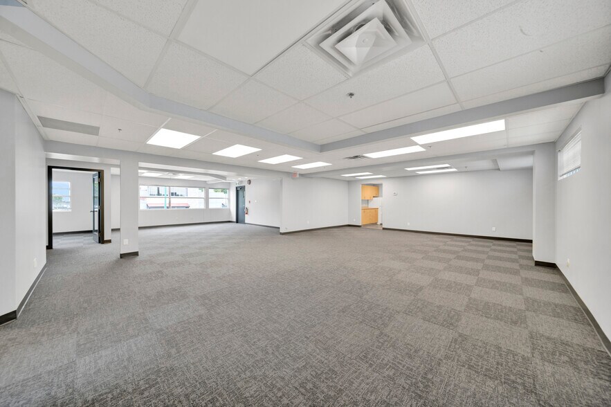 More Photos Of 1353-1363 Main St, North Vancouver District Storefront Retail Office For Lease