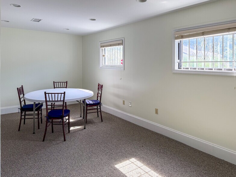 More Photos Of 11 Isabella St, Charleston Flex For Lease