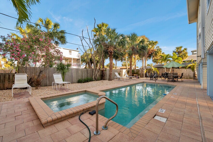 More Photos Of 1809 Gulf Blvd, Indian Rocks Beach Apartments For Sale