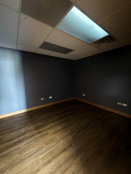 More Photos Of 72 East St, Crystal Lake Light Manufacturing For Lease