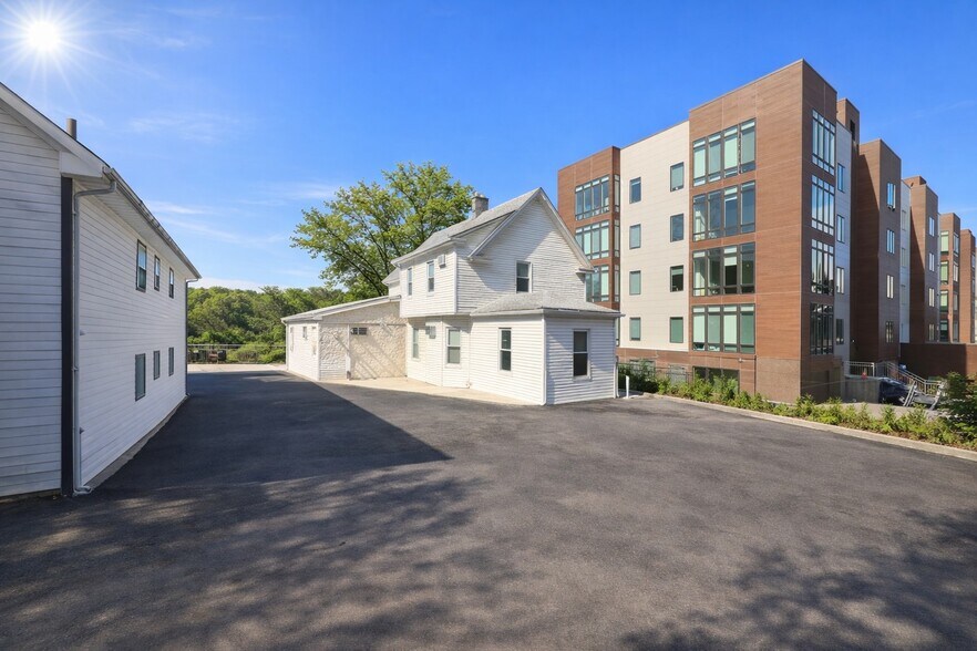 More Photos Of 557 N Macquesten Pky, Mount Vernon Office Residential For Sale