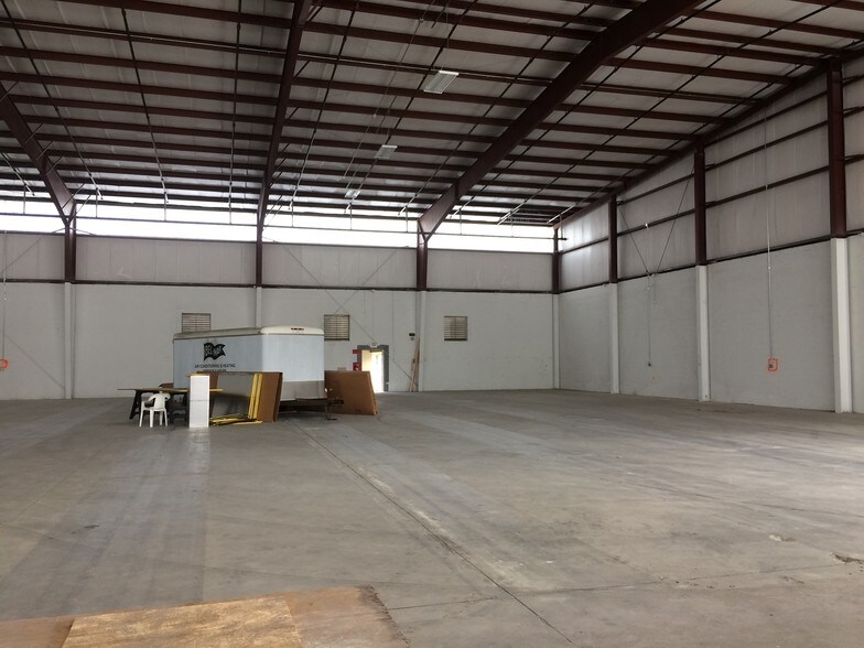 More Photos Of 4007 W Alva St, Tampa Warehouse For Lease