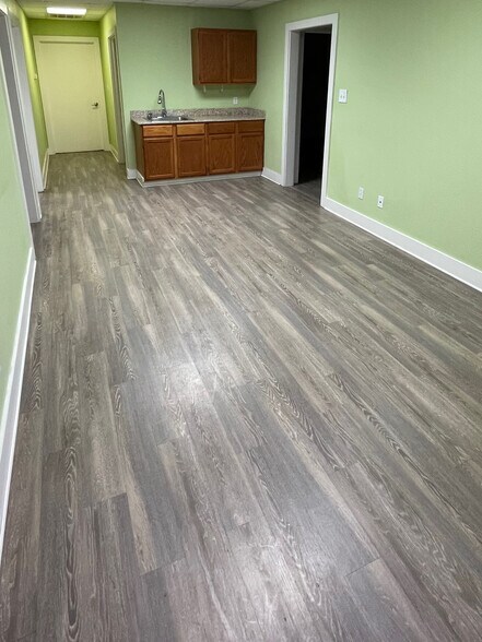 More Photos Of 1144 Pride Dr, New Braunfels Flex For Lease