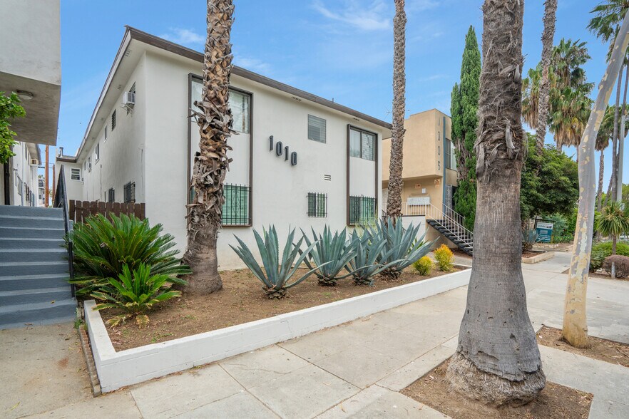 More Photos Of 1010 N Orange Grove Ave, West Hollywood Apartments For Sale