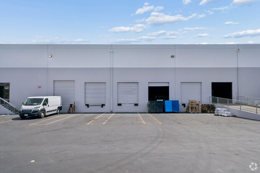 More Photos Of 1942-1958 Sabre St, Hayward Warehouse For Lease