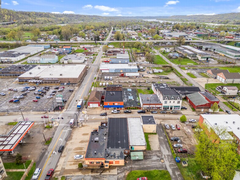 More Photos Of 727-735 14th St W, Huntington Storefront For Sale