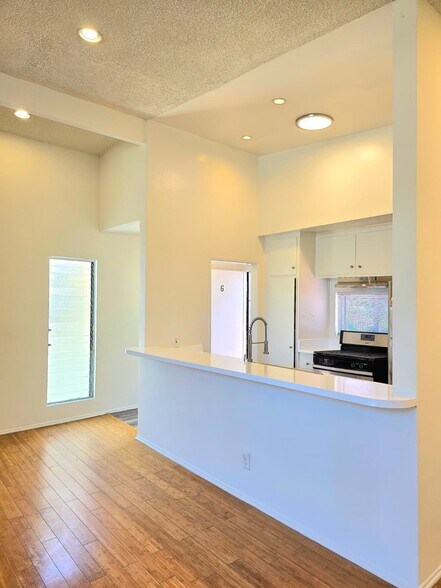 More Photos Of 4208 Russell Ave, Los Angeles Apartments For Sale