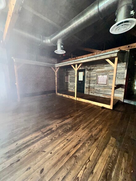 More Photos Of 112 E Cherokee Ave, Enid Manufacturing For Lease