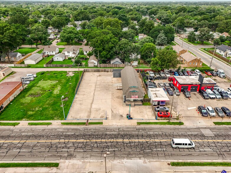 More Photos Of 2013 S Broadway St, Wichita Auto Dealership For Sale