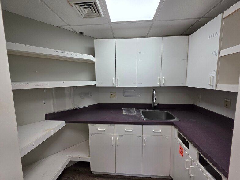 More Photos Of 705-709 Milford Rd, Merrimack Unknown For Lease