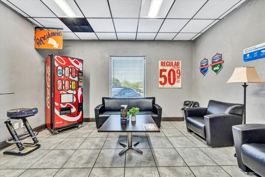 More Photos Of 1474 Peters Creek Rd NW, Roanoke Auto Repair For Sale