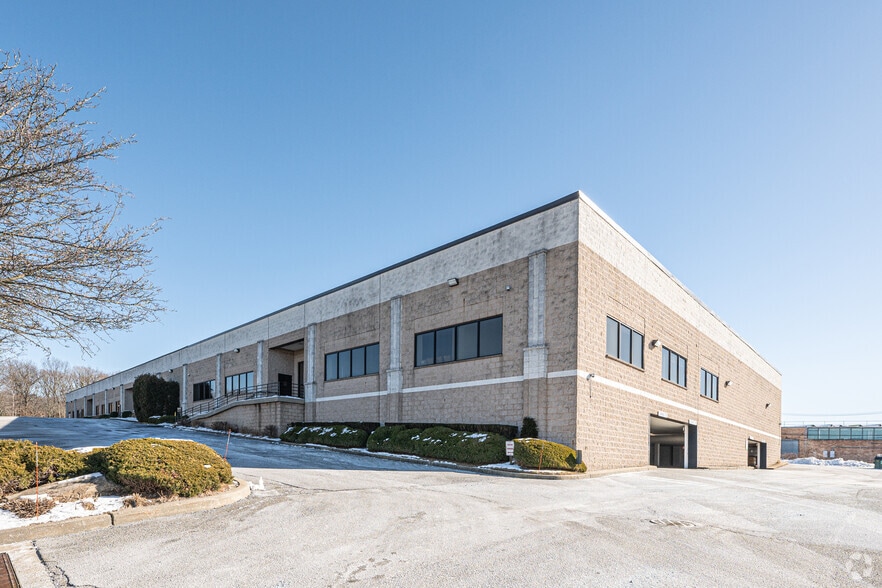 Primary Photo Of 137 Commercial St, Plainview Flex For Lease