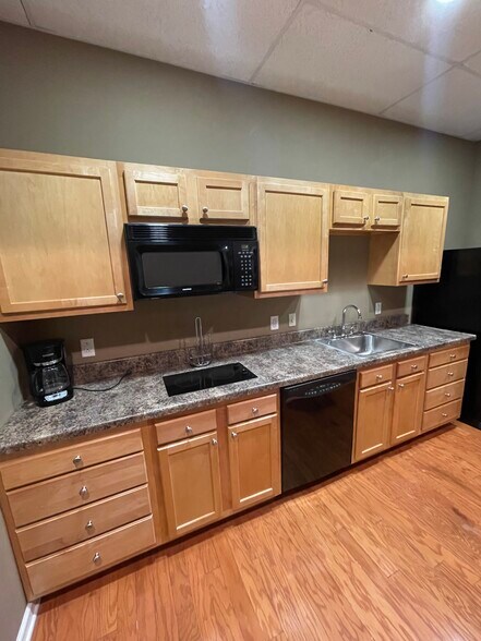 More Photos Of 27 Gary St, Carnegie Light Distribution For Lease